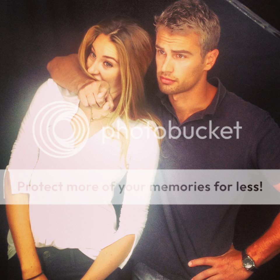 photo TheoampShaileneComicCon.jpg