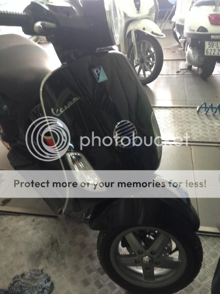 Cần bán xe vespa màu đen ( tp.hcm )